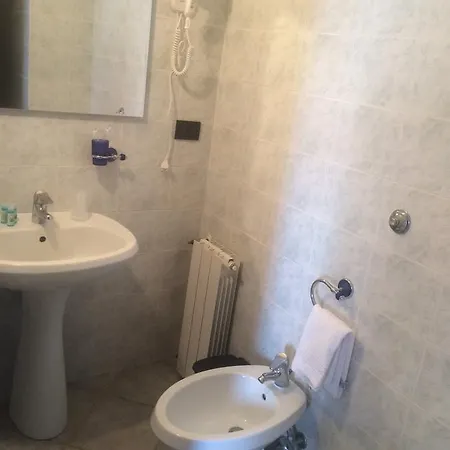 Alex & Lorenz 酒店 托瓦尼亚