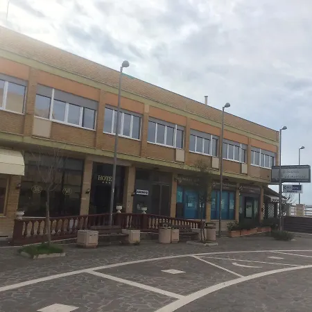 Alex & Lorenz 酒店 托瓦尼亚